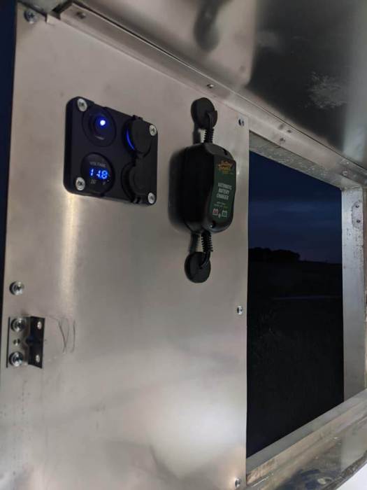 1274901981_AuxPanelwithCharger.thumb.jpg.56a77340e6c341ed6c0fe4a4d9baaba4.jpg 1274901981_AuxPanelwithCharger.thumb.jpg.56a77340e6c341ed6c0fe4a4d9baaba4.jpg